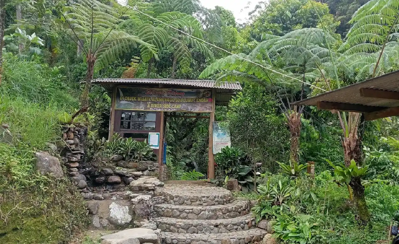 Fasilitas Curug Goa Lumut Endah